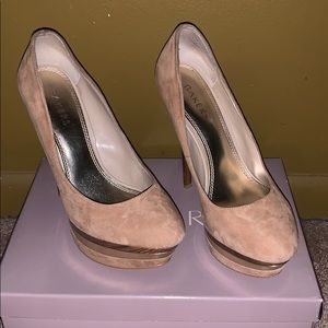Baker’s stacked heel pumps
